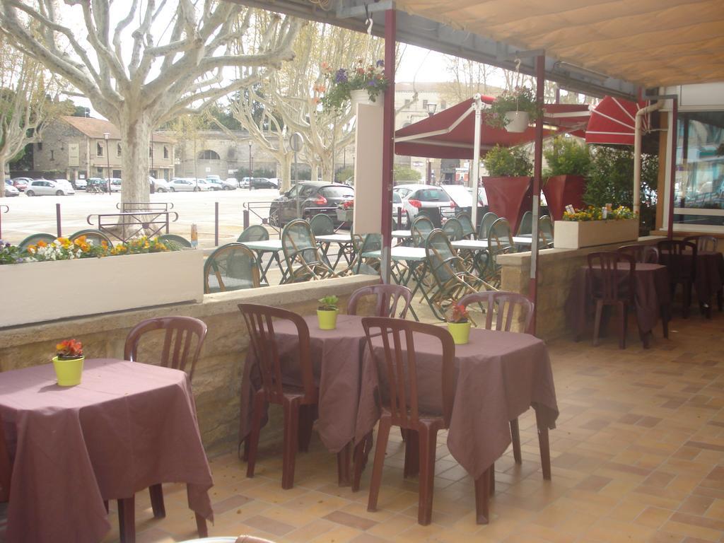 Le Terminus Hotel Tarascon Buitenkant foto
