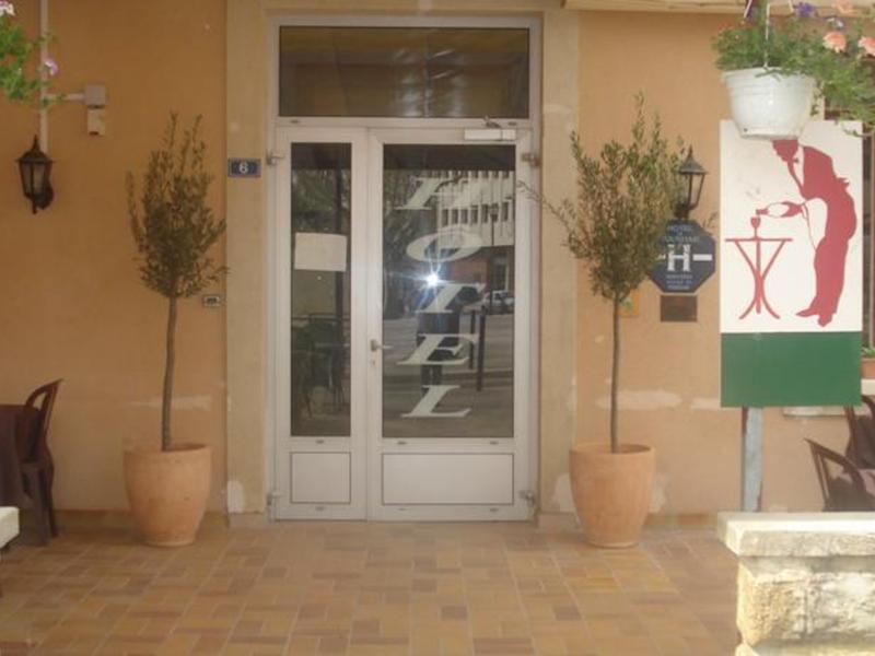 Le Terminus Hotel Tarascon Buitenkant foto