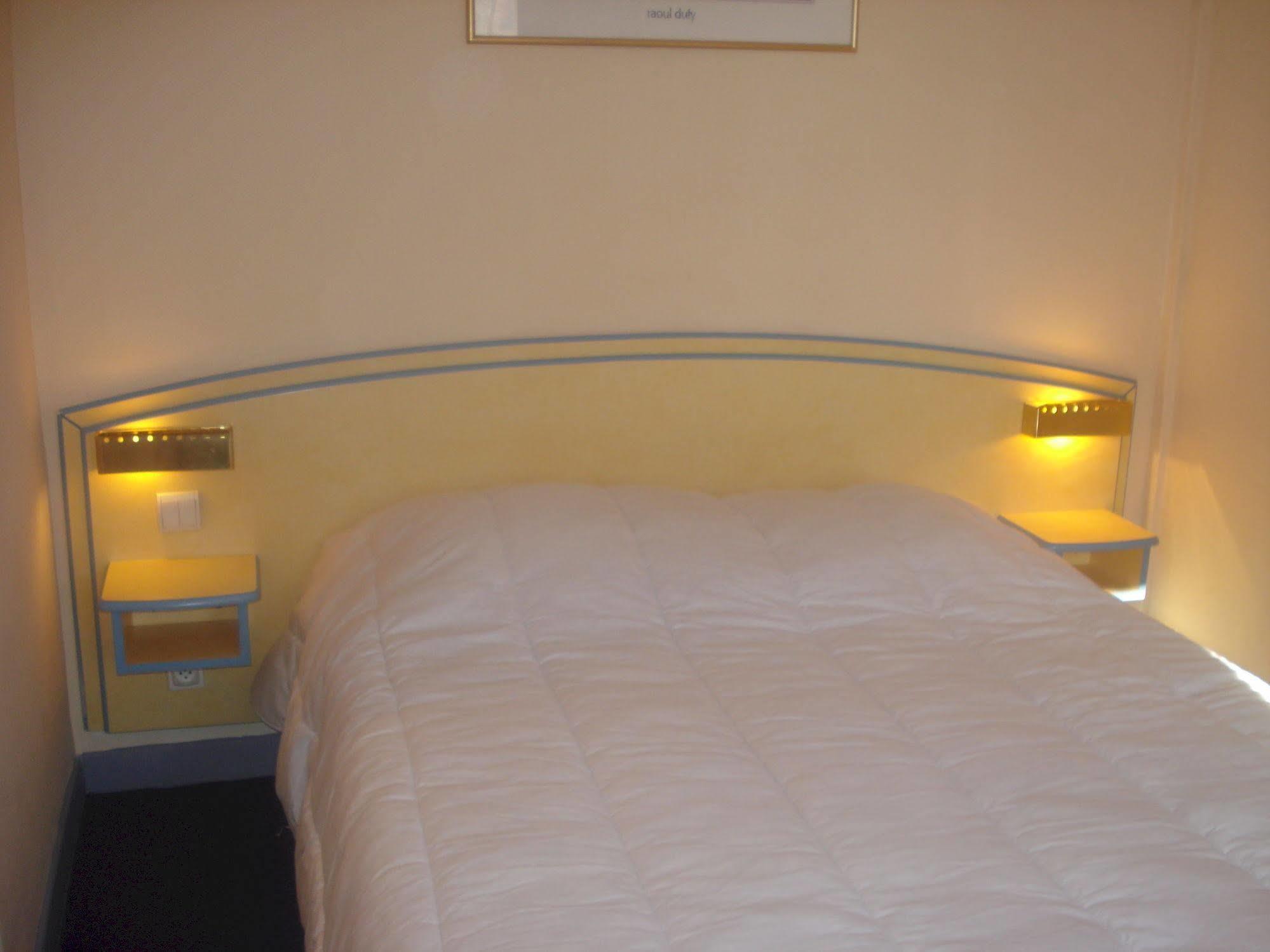 Le Terminus Hotel Tarascon Buitenkant foto