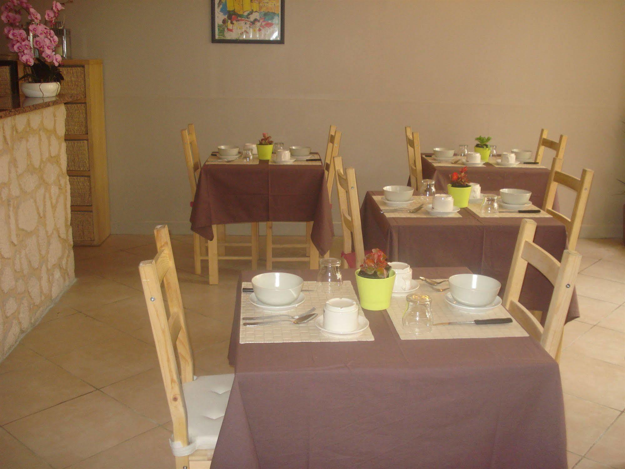 Le Terminus Hotel Tarascon Buitenkant foto